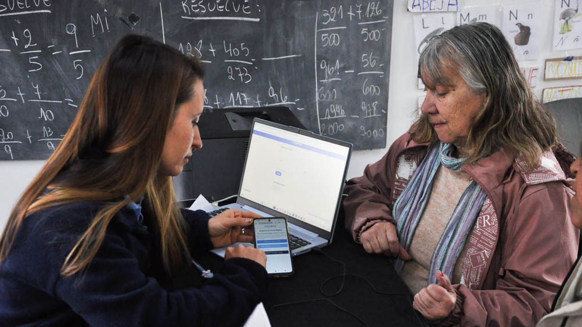 Rosario lleva trámites a los barrios para quienes no pueden con lo digital
