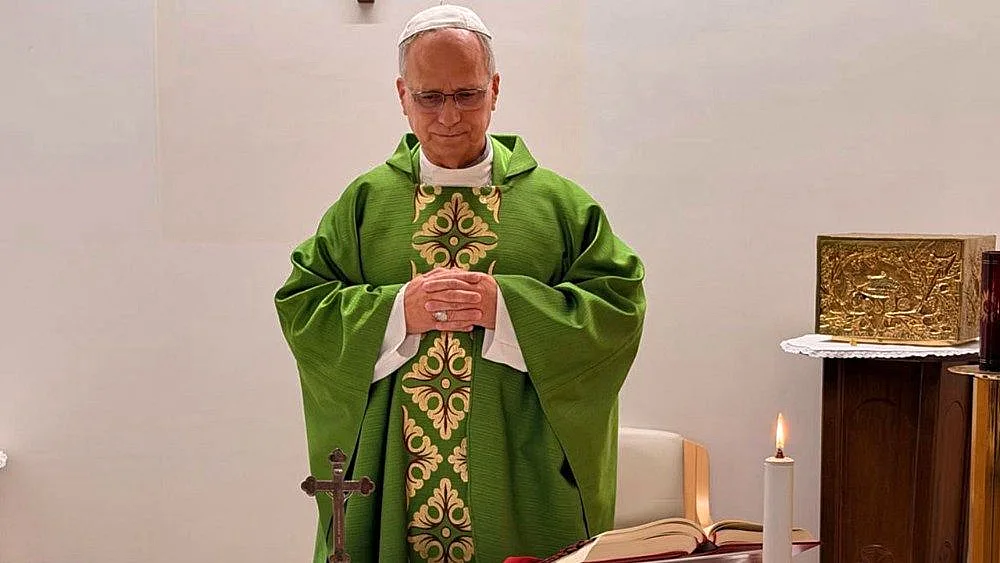 Papa León XIV: recibió el alta médica y volverá al Vaticano