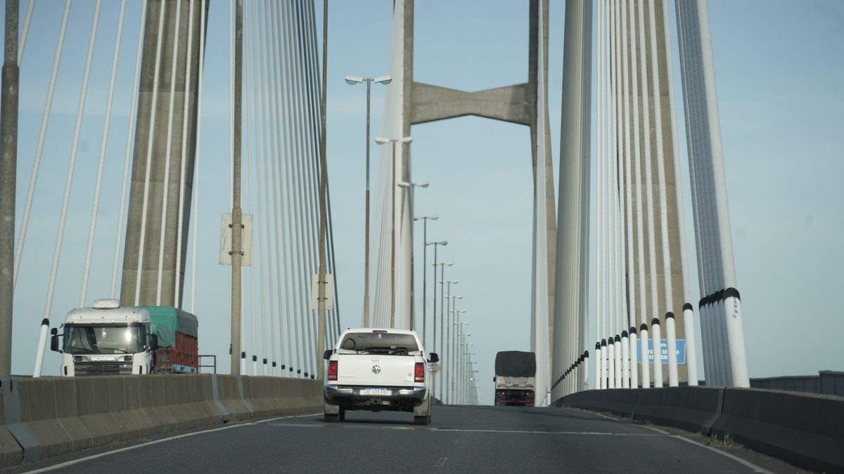 El puente Rosario-Victoria vuelve a brillar: luces LED tras tres años en penumbras