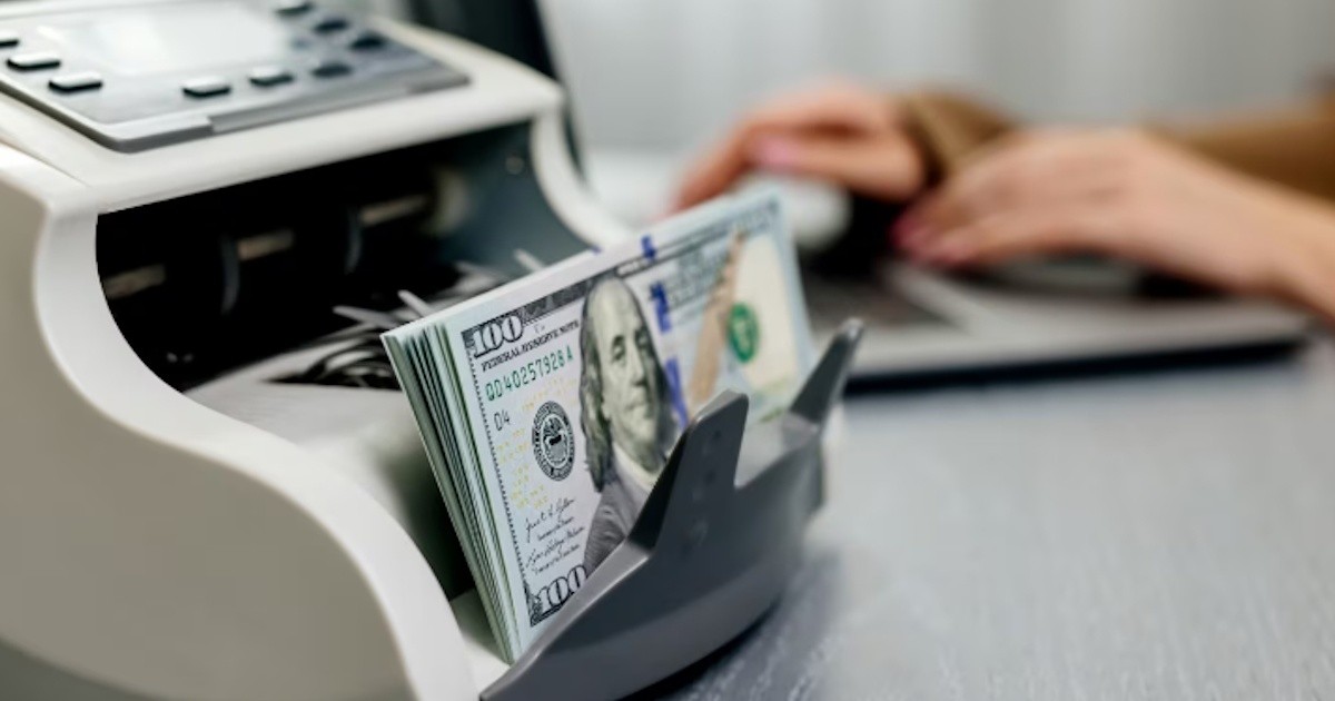 Créditos en dólares para empresas: cómo impacta en Santa Fe la flexibilización de Caputo