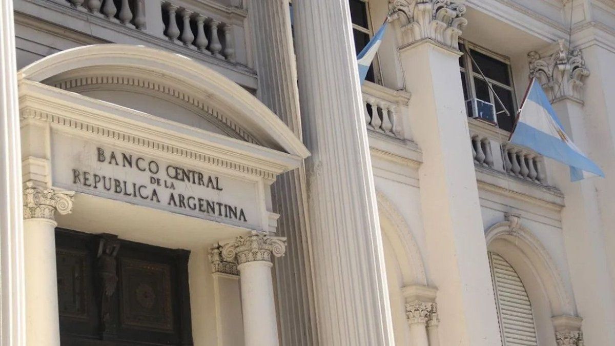 Riesgo país supera 700 puntos: qué impacto tiene en Rosario