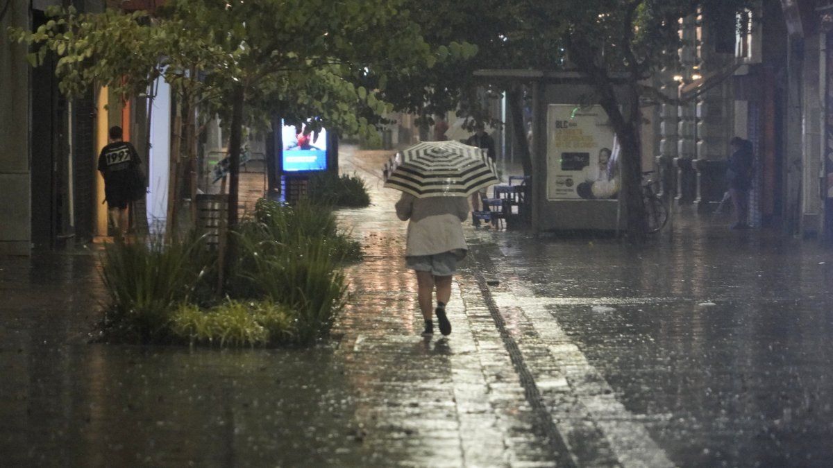 Alerta naranja en Rosario: jueves de temporal extremo tras miércoles complicado