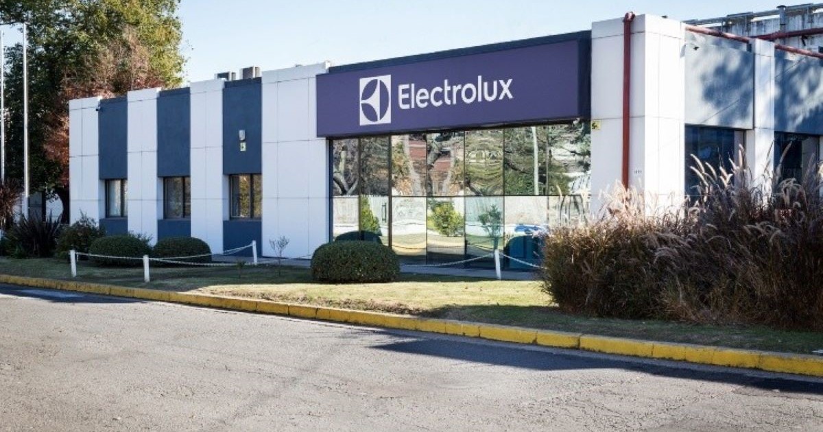 Electrolux cierra su planta en Rosario: importará toda la línea blanca