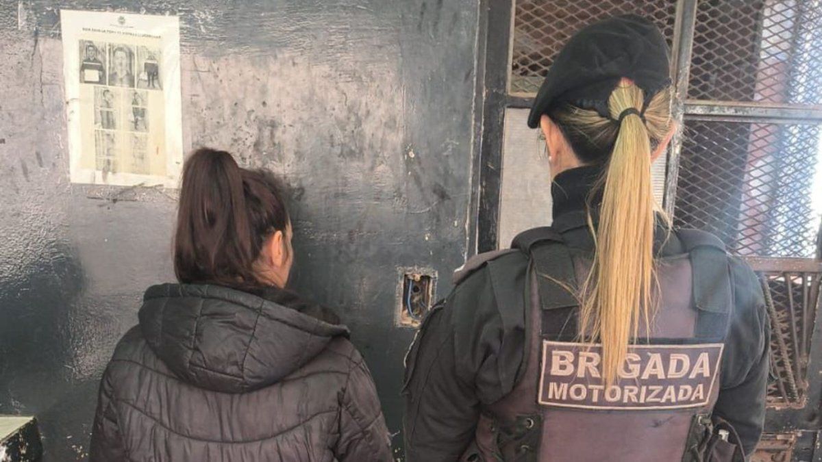 Rosario: empleada robó las tarjetas de su jefa y quedó filmada en video