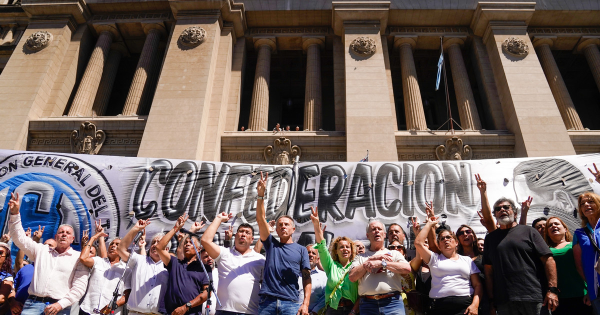 CGT marcha a Plaza de Mayo y evalúa un quinto paro general contra Milei