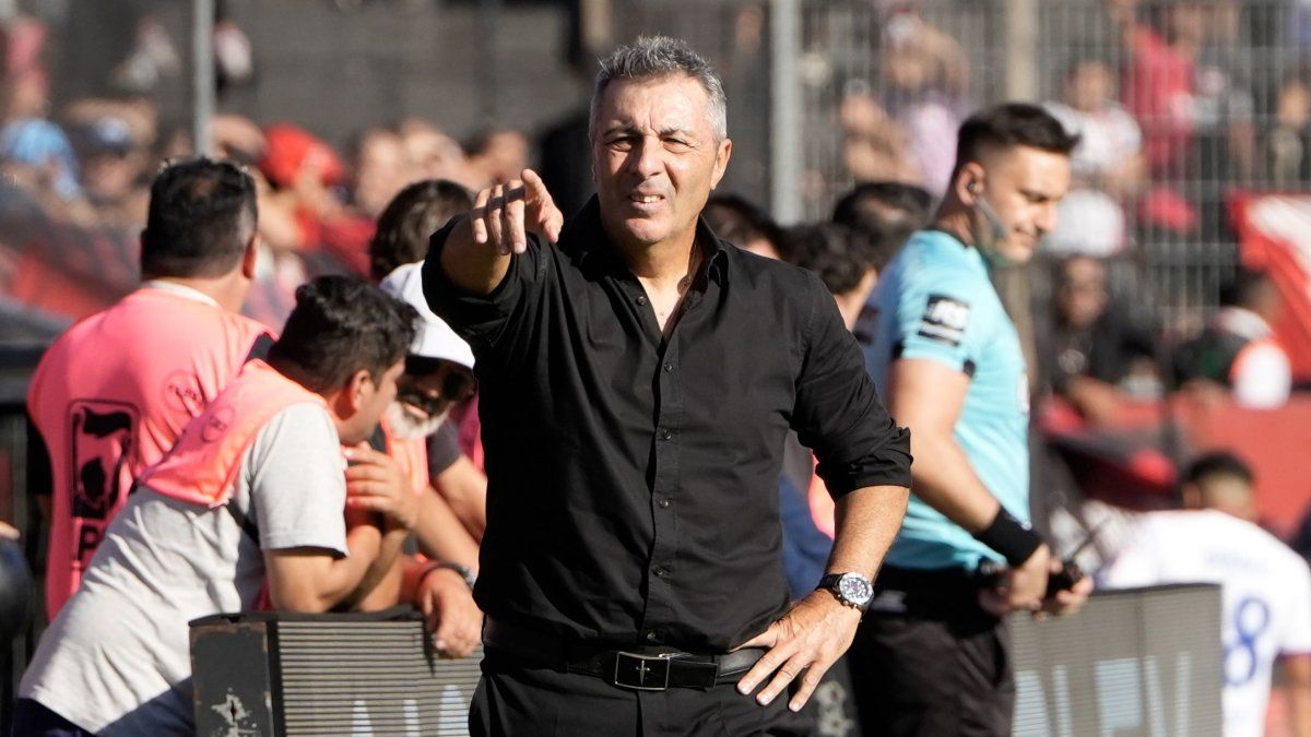 Newell's: Kudelka no pudo repetir ni un solo equipo por las lesiones