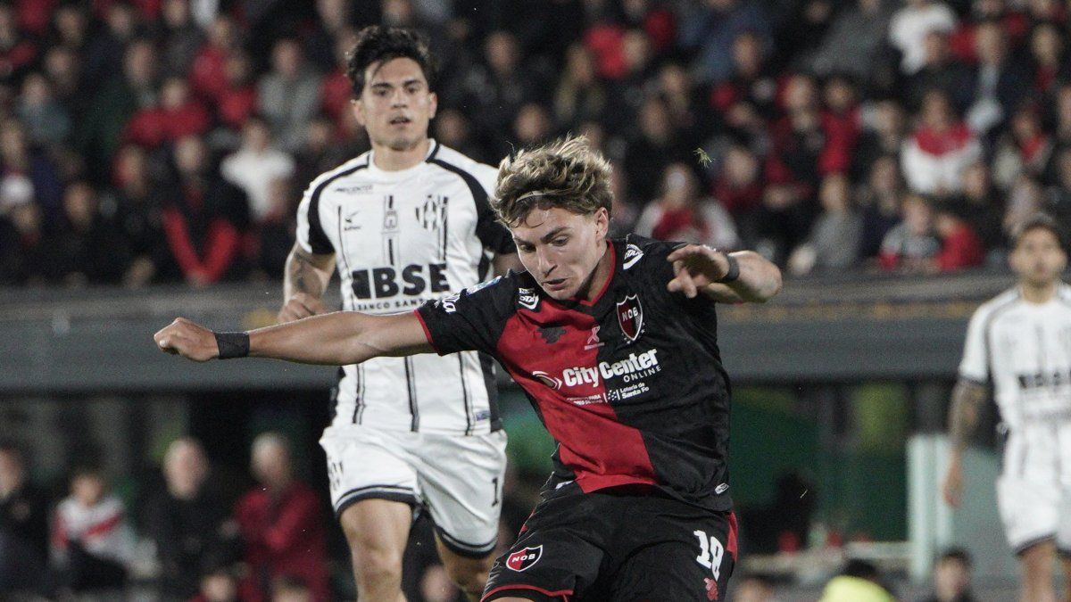 Herrera con lesión en el pie: Gómez Mattar podría seguir en Newell's Rosario