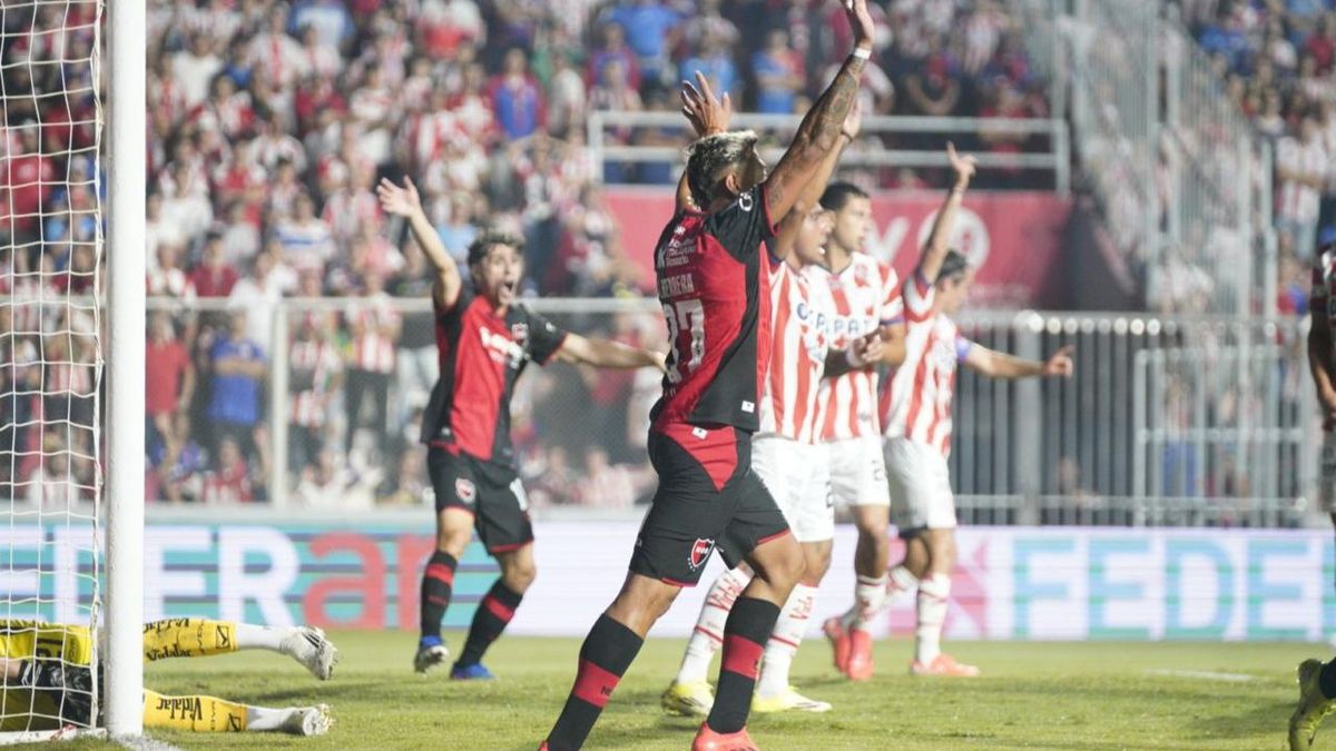 Newell's empató con Unión en Santa Fe tras gol en contra validado por VAR
