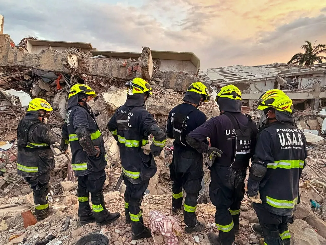 Regresan a Santa Fe los 40 rescatistas que operaron en Venezuela tras los terremotos