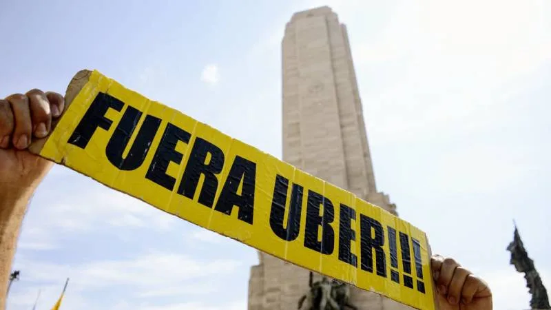 Taxistas de Rosario contra Uber y Didi: “Esto es precarizar más a todos”