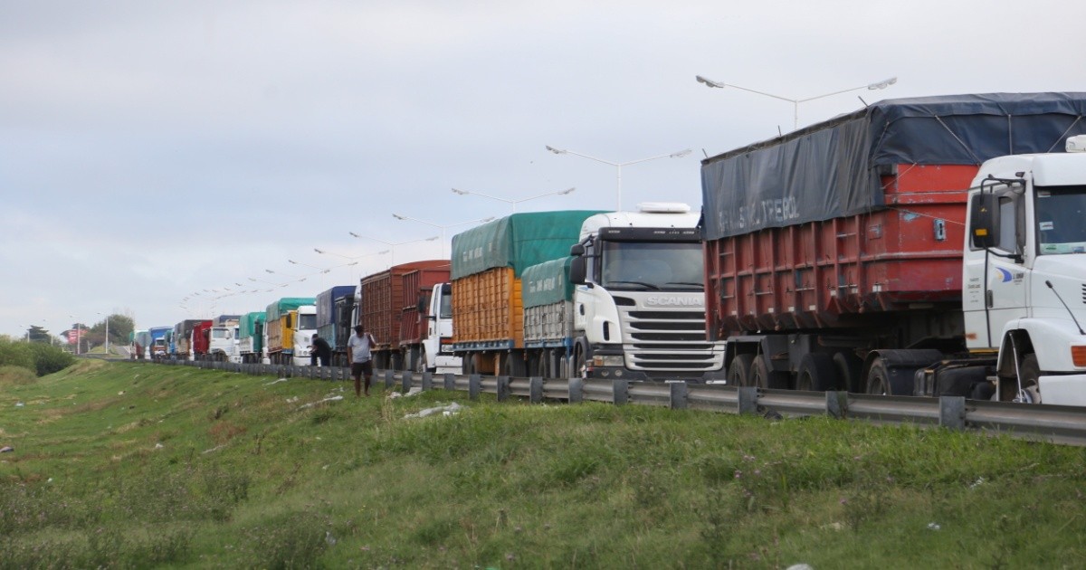 Exportadores rosarinos rechazan el aporte de US$ 1,5 por tonelada para accesos