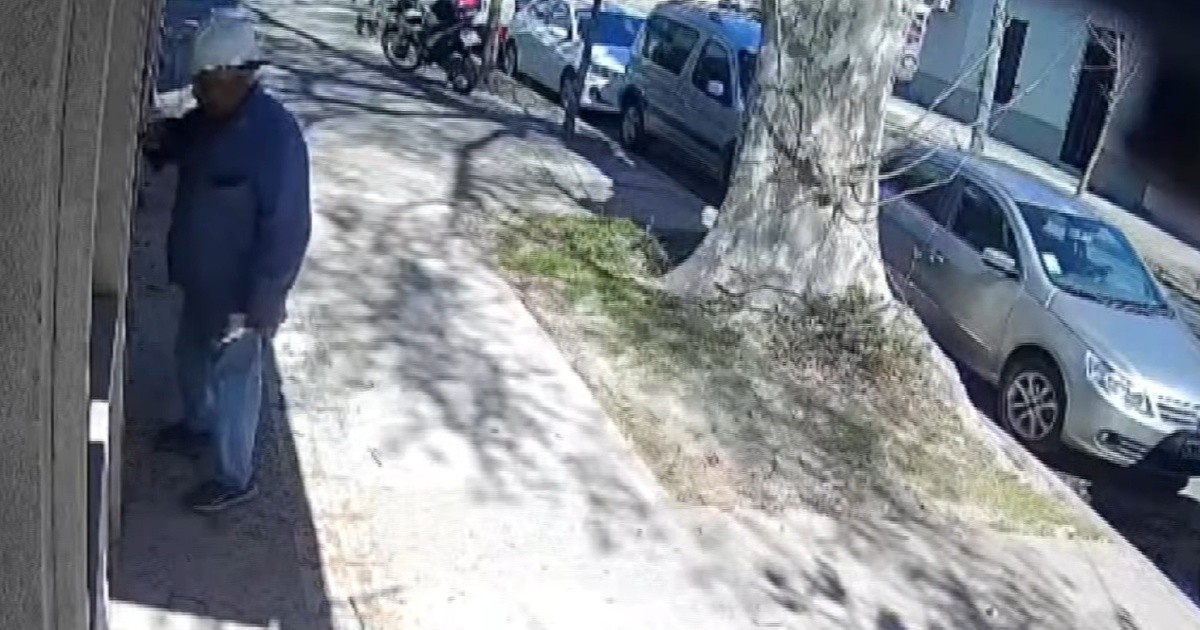 Falsos operarios de la EPE robaron a una mujer con movilidad reducida en Echesortu, Rosario