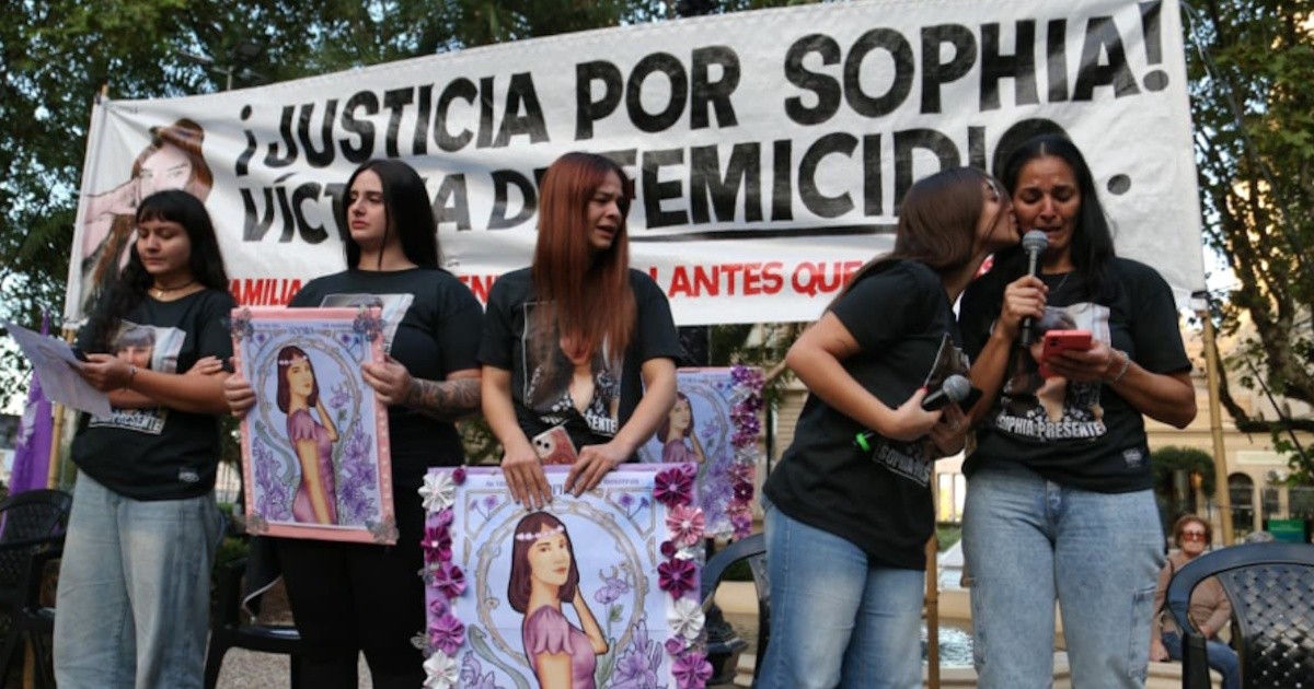 Rosario se movilizó por Sophia Civarelli: 'Nuestros hijos están matando a nuestras hijas'