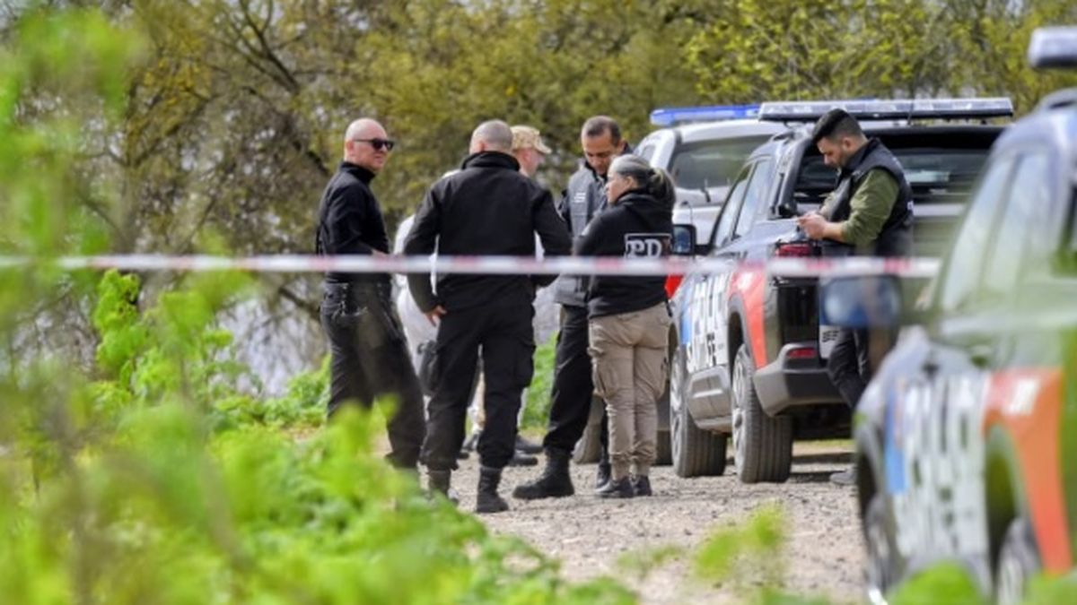 Dos cuerpos calcinados en un auto: investigan femicidio seguido de suicidio en Villa Gobernador Gálvez