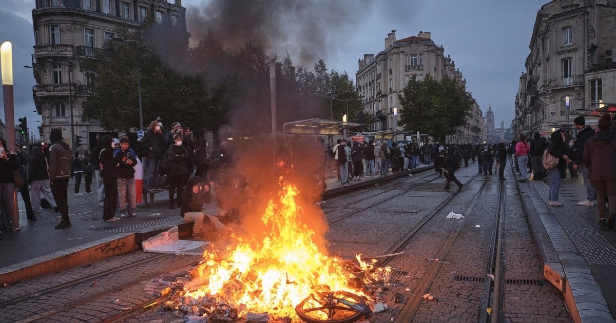 Francia: casi 1.000 detenidos en protestas y el Gobierno reforzó la seguridad