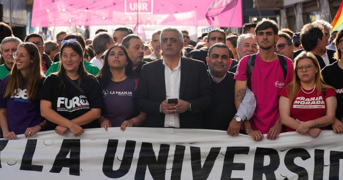 Rector de la UNR Franco Bartolacci cruza a Milei por ajuste universitario