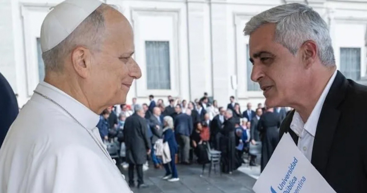 Rector de la UNR llevó al papa León XIV un documento por la crisis de Santa Fe