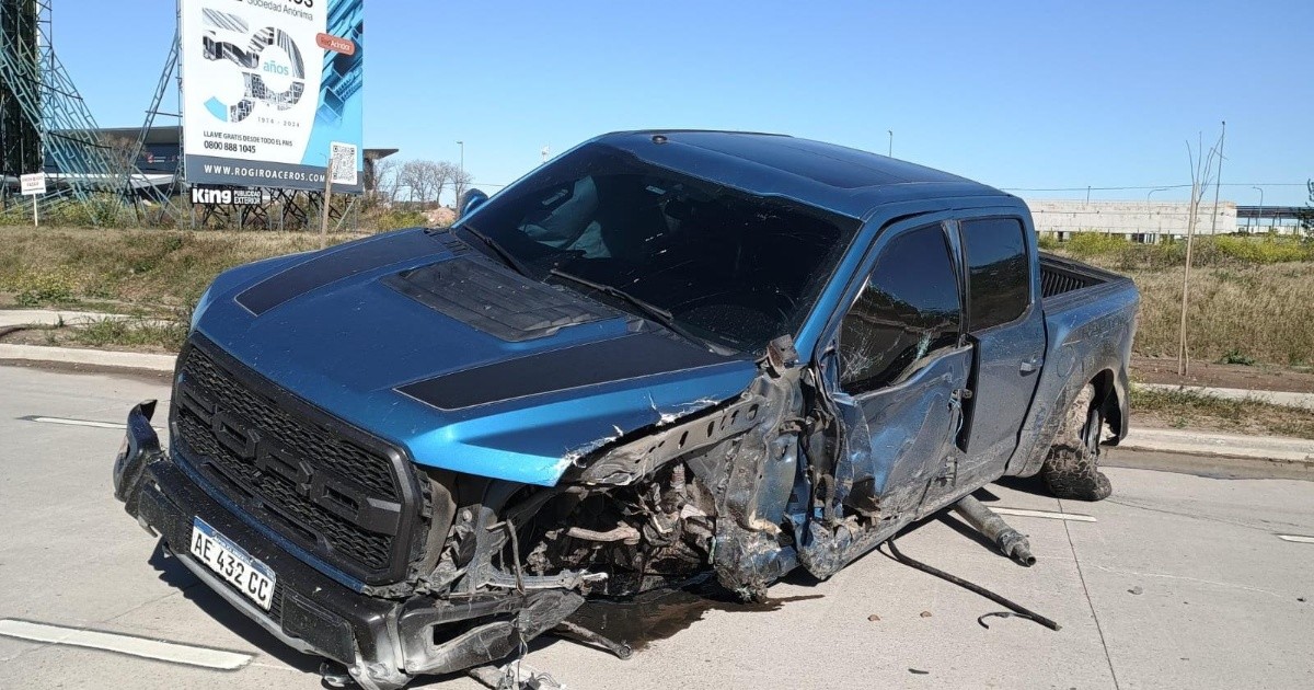 Choque violento en avenida Newbery, Rosario: perdió una rueda y desapareció