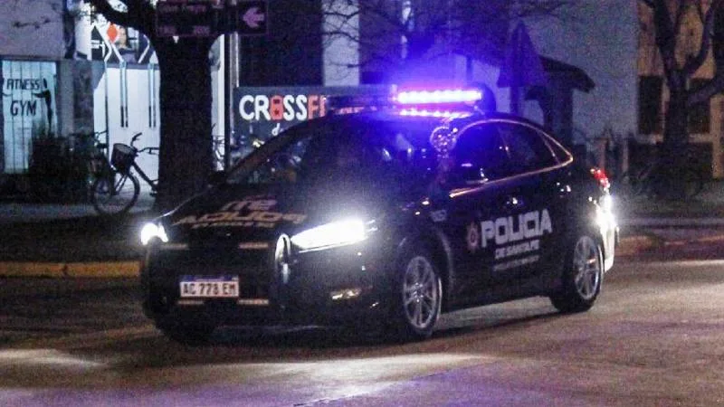 Apuñaló a su primo durante una pelea familiar en Rosario y la detuvieron en la misma casa