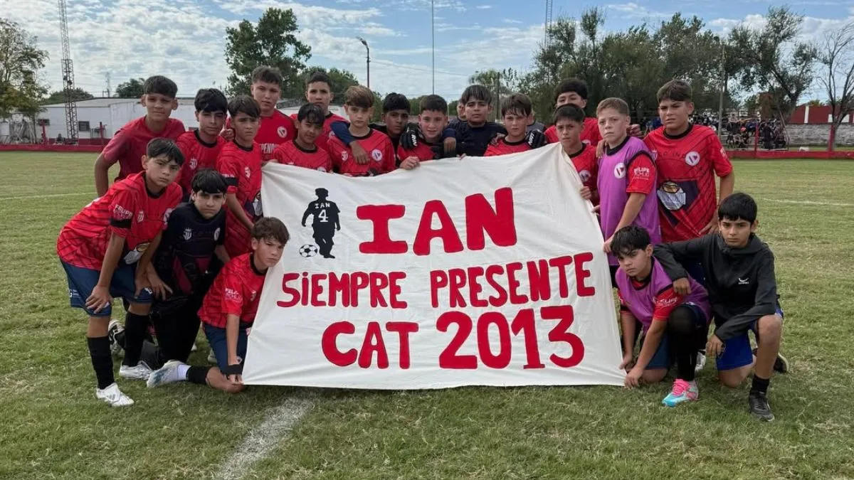 El emotivo homenaje del club Independiente a Ian Cabrera en San Cristóbal