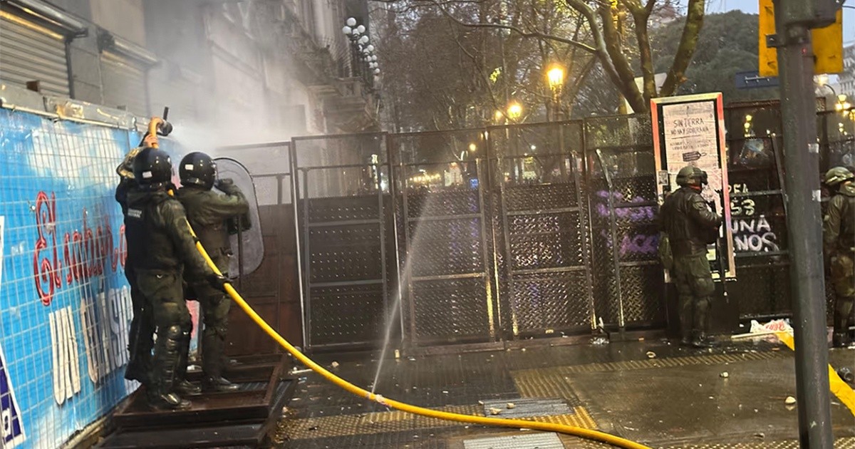 Incidentes frente al Congreso: detenidos y heridos en protesta contra ley de propiedad privada
