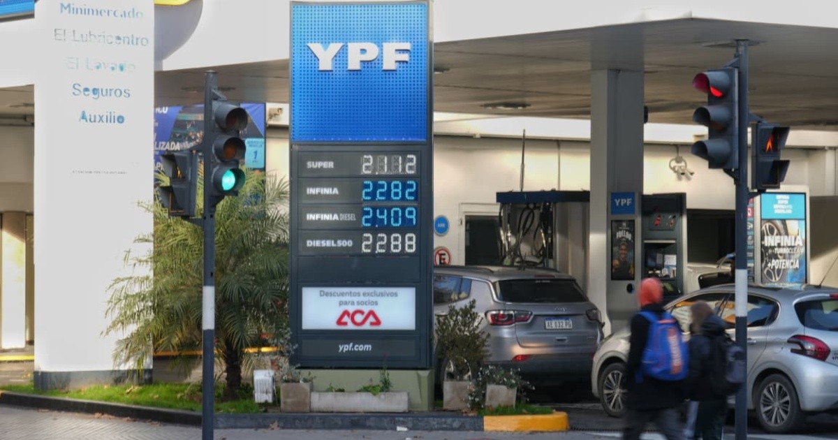 Nuevo aumento de nafta en Rosario: llenar el tanque ya cuesta hasta $118.000