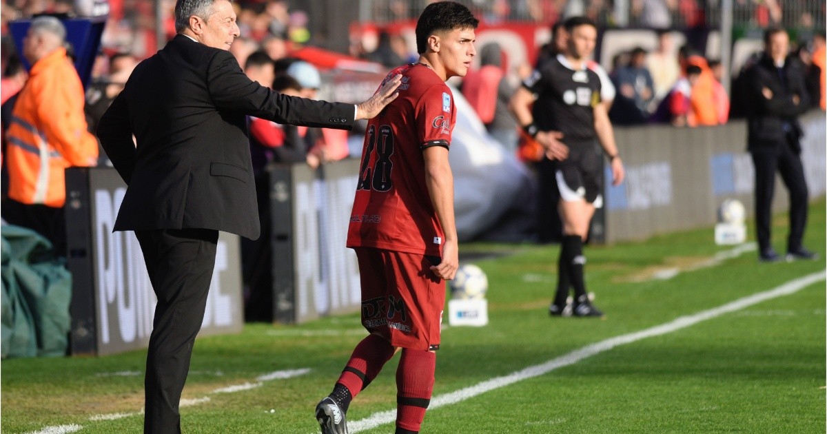 Kudelka bancó a sus jugadores tras el empate con Boca en Rosario