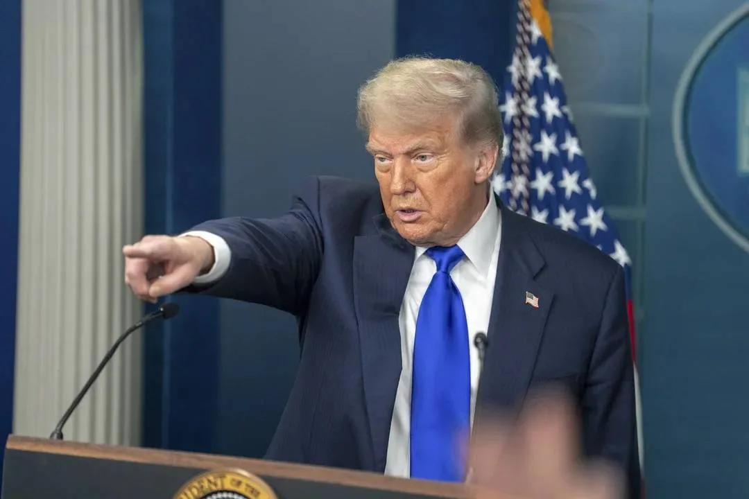 Trump anuncia destrucción total de la Armada iraní y amenaza con bloqueo