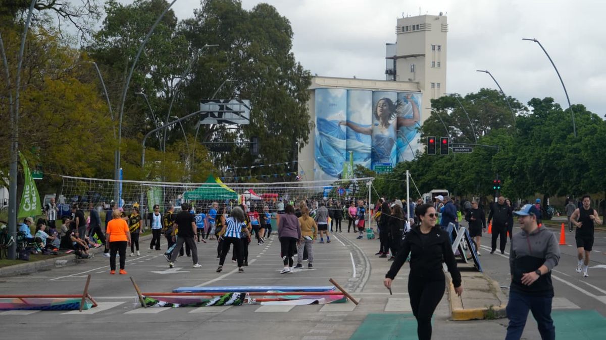 Calle Recreativa en Rosario: 16 años con convocatoria récord pese al frío