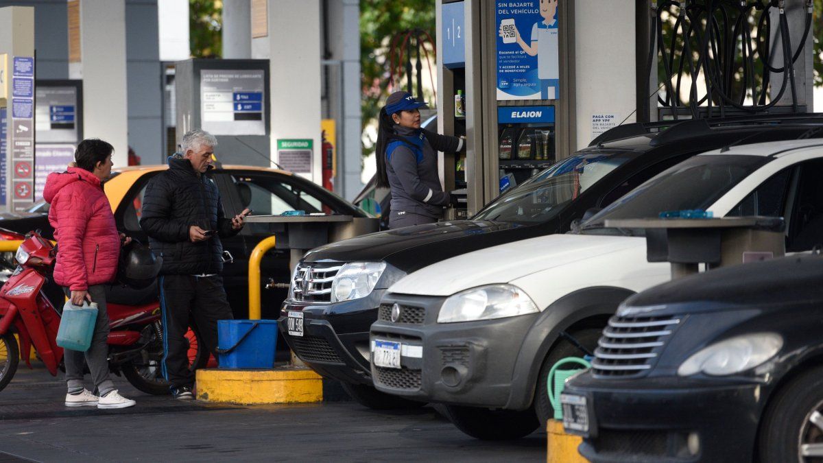 Salarios perdieron 17% de poder de compra en un mes según índice de nafta