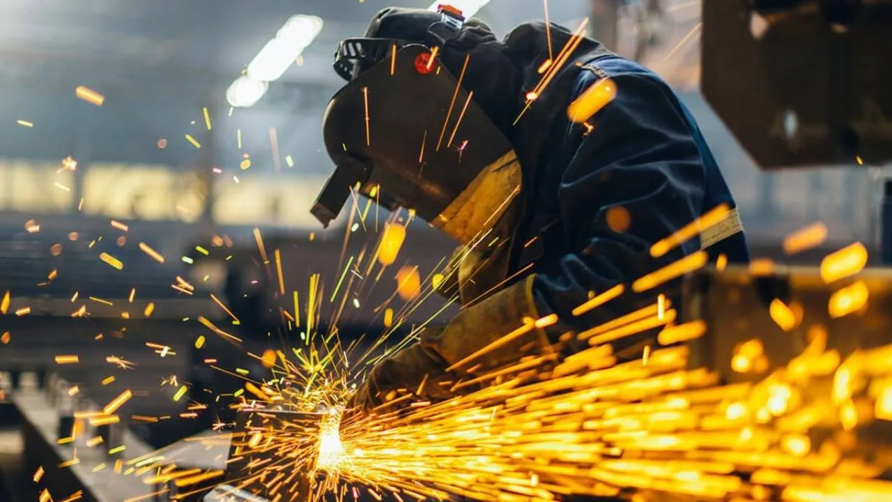 Industria manufacturera: cayó 3,2% interanual en agosto según Indec