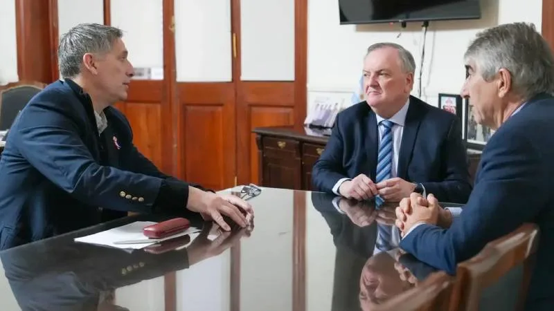Santa Fe paga este sábado los aumentos retroactivos de julio a estatales y docentes