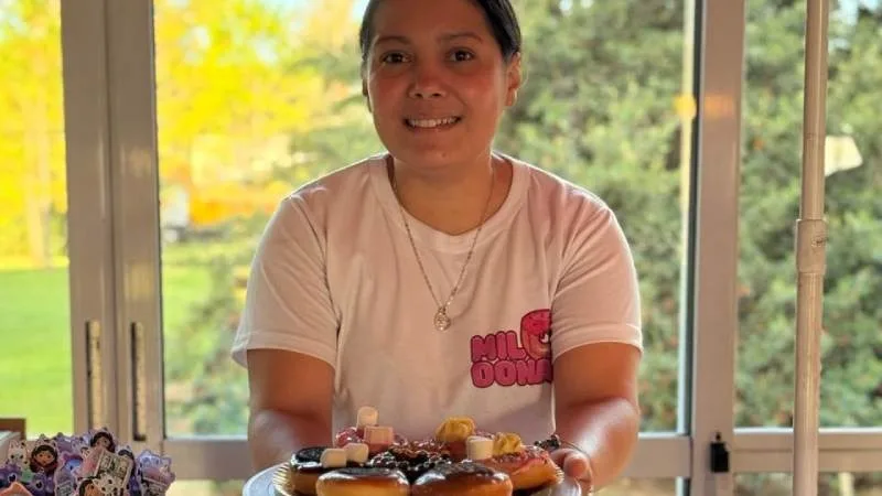 La venezolana que llegó sin nada a Rosario y hoy devuelve amor con donas al Hospital Vilela