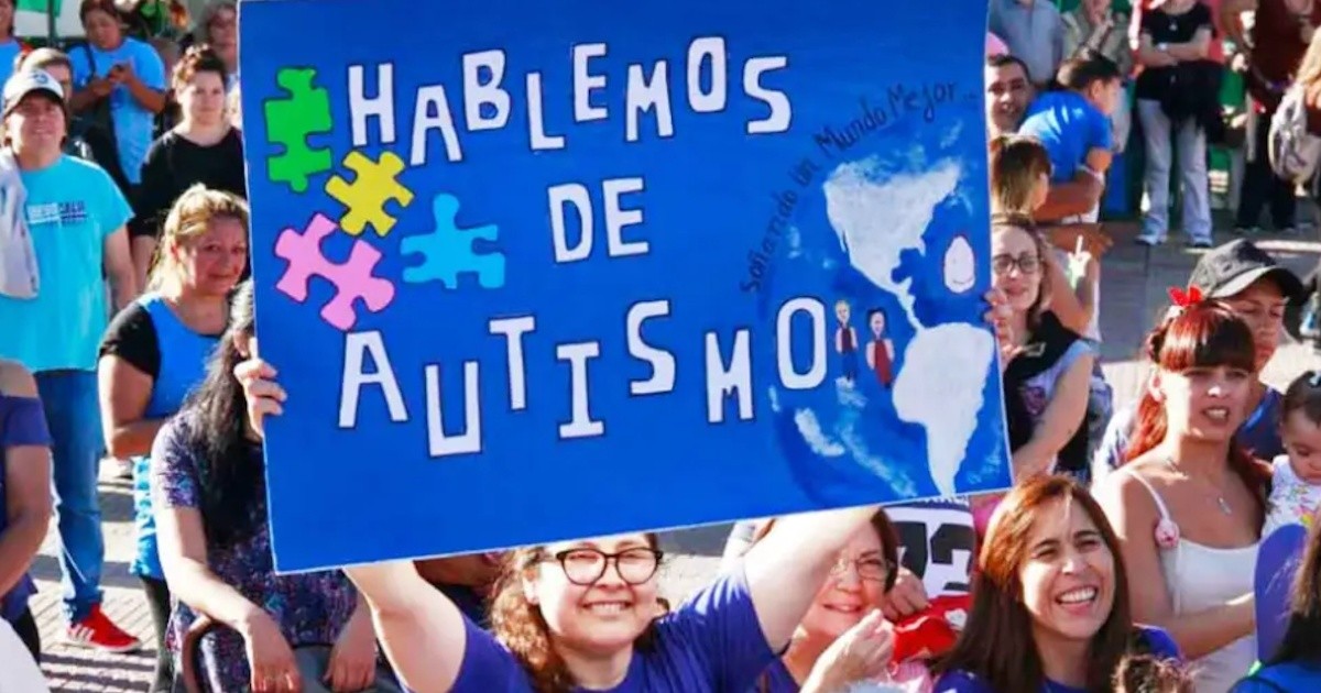 Rosario se ilumina de azul por el Día del Autismo: 15 años de lucha ciudadana