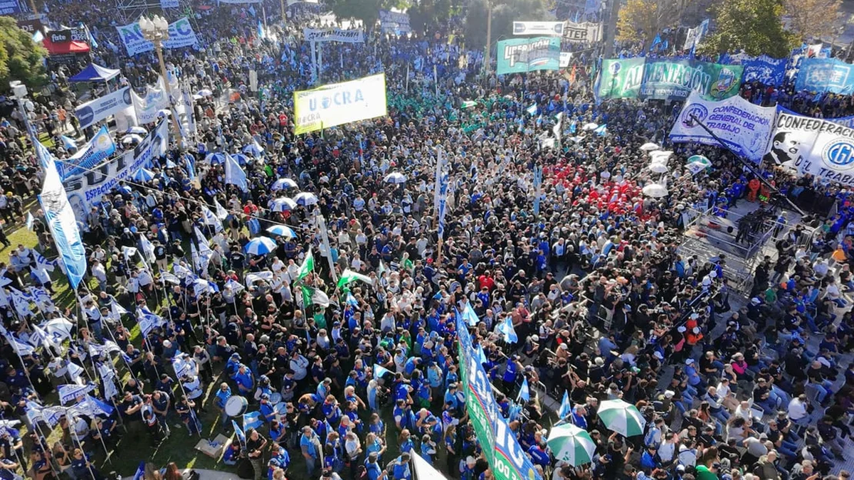 CGT y centrales obreras vuelven a la calle contra la política económica de Milei