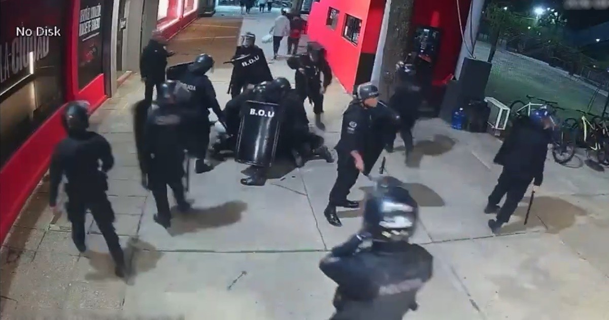 Incidentes en Newell's: piedras a autos de hinchas de Central en Rosario