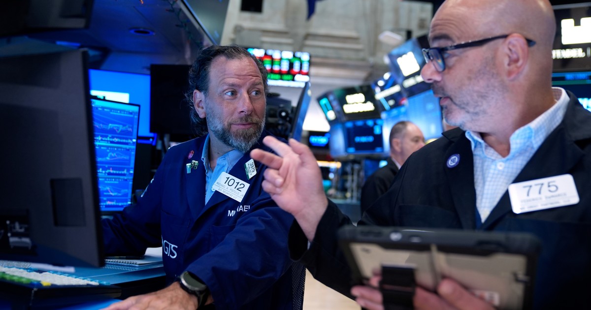 Riesgo país baja a 412 puntos tras el anuncio de Caputo sobre la deuda