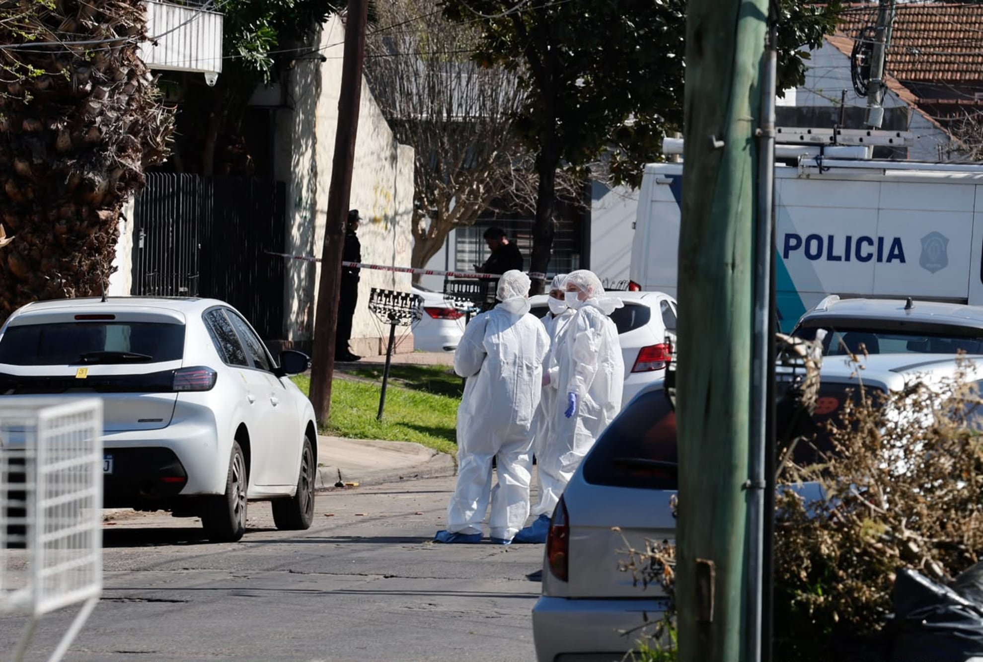 Balearon a un excomisario en Rosario y minutos después los mismos ladrones atacaron de nuevo