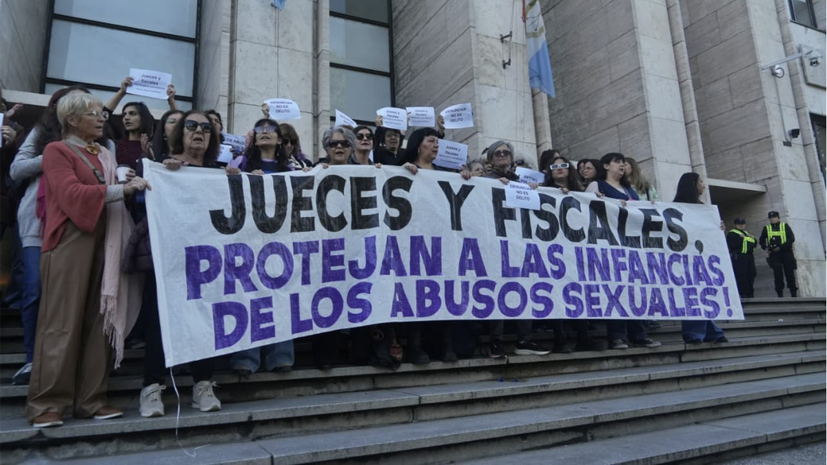 Rosario: feministas denuncian campaña contra víctimas de abuso infantil