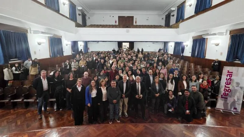 Más de 1.600 estudiantes vuelven a la UNR para terminar sus carreras con rEGRESAR
