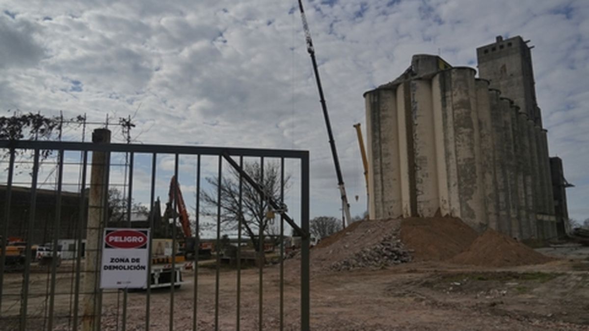 Megatorre de 200 metros en Puerto Norte, Rosario: empezó la demolición de los silos