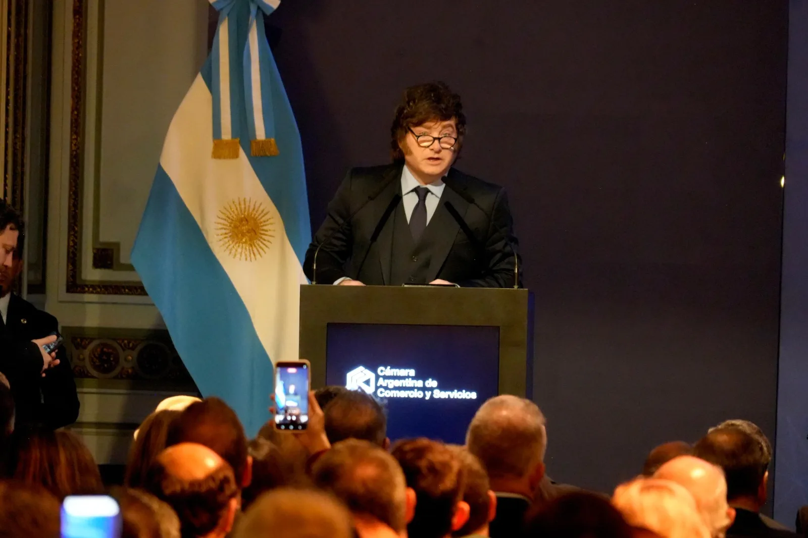 Economía argentina en modo electoral: superávit, riesgo país y el miedo al 'abismo'