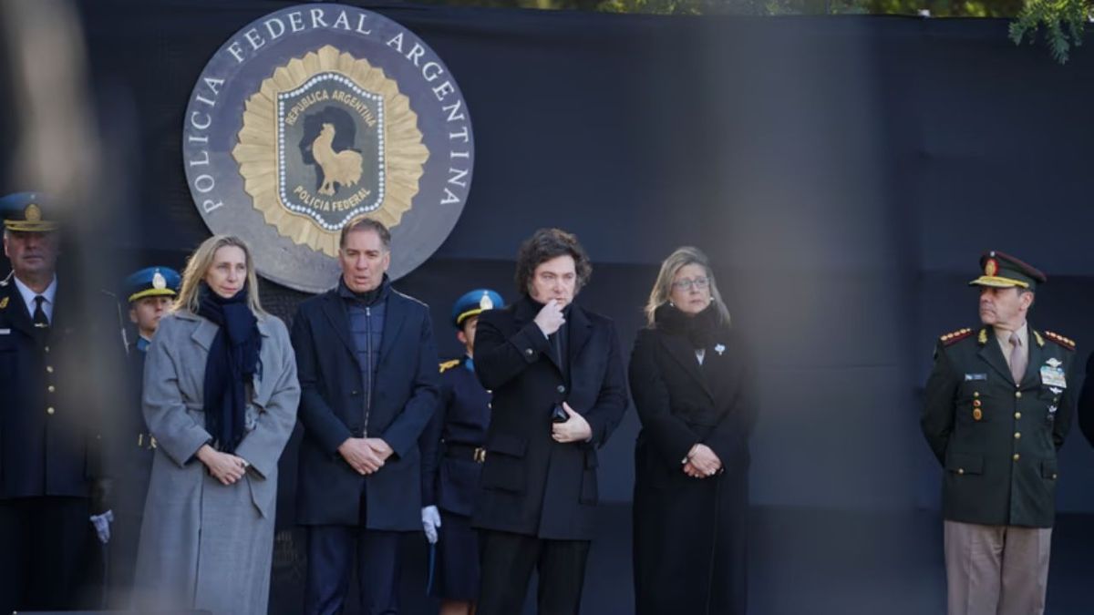 Milei homenajeó a policías caídos y Rosario tuvo su lugar en el acto central