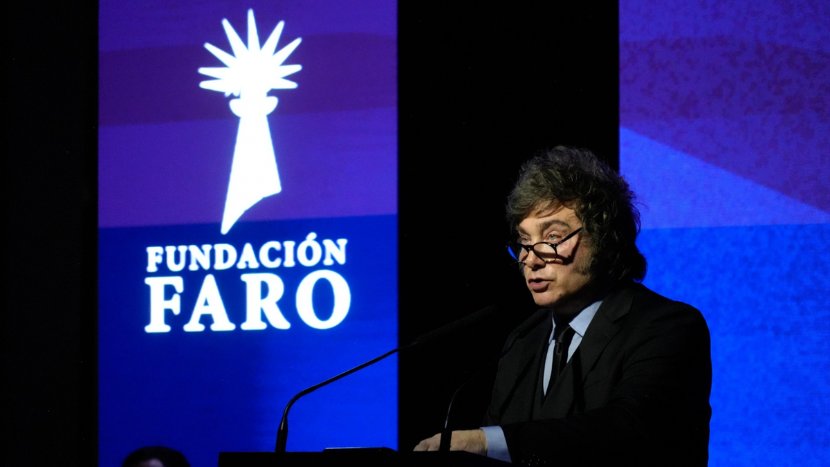 Milei pidió “quemar en la hoguera” a periodistas y legisladores lo cruzaron