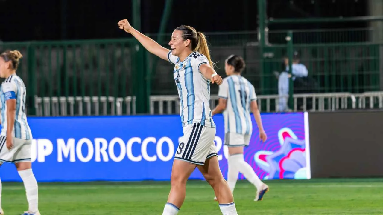 Rosario: Julieta Aguilar, de Newell's, metió un gol en la goleada de la sub 17