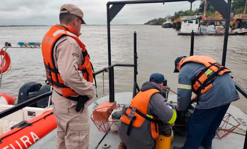 Naufragio en el río Paraná: rescatan a un hombre y buscan a tres en Santa Fe