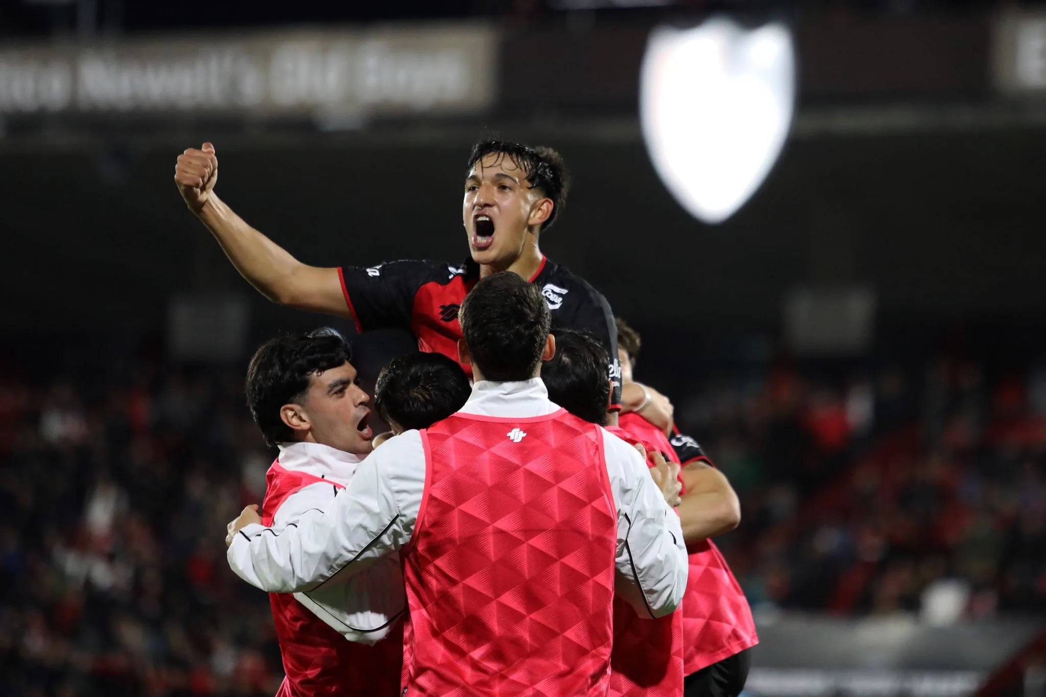 Newell's vs Lanús en Rosario: la Lepra busca un triunfo clave por playoffs