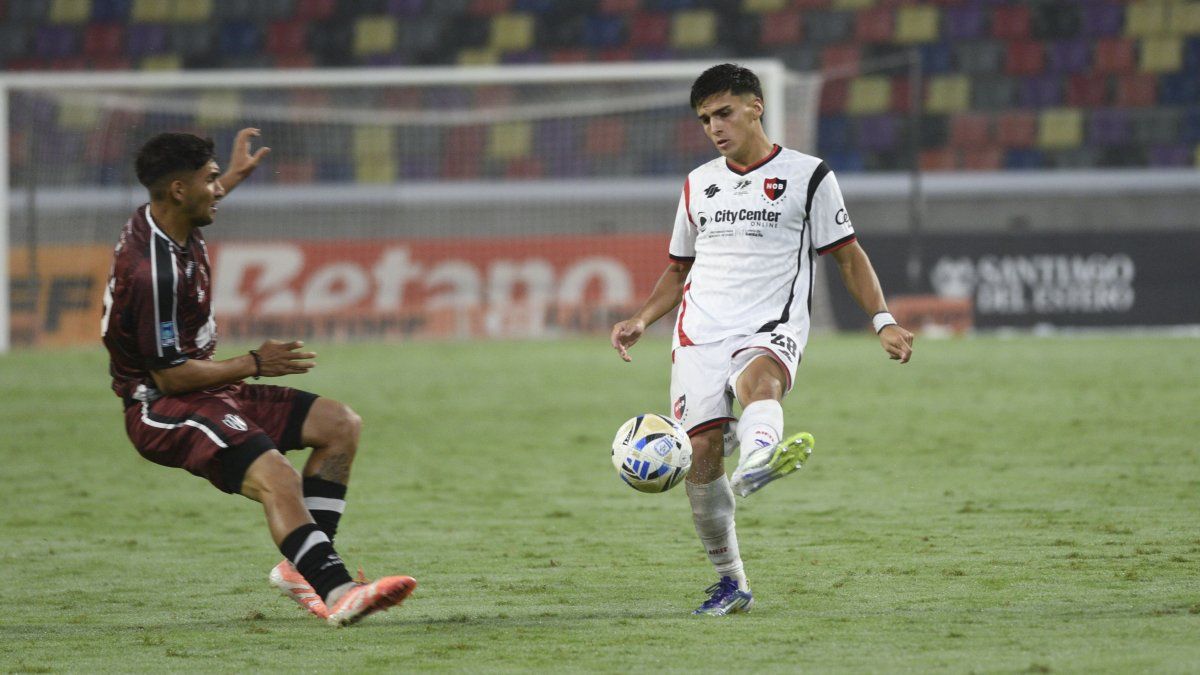 De goleador a defensor: la reinvencion de Russo en Newell's