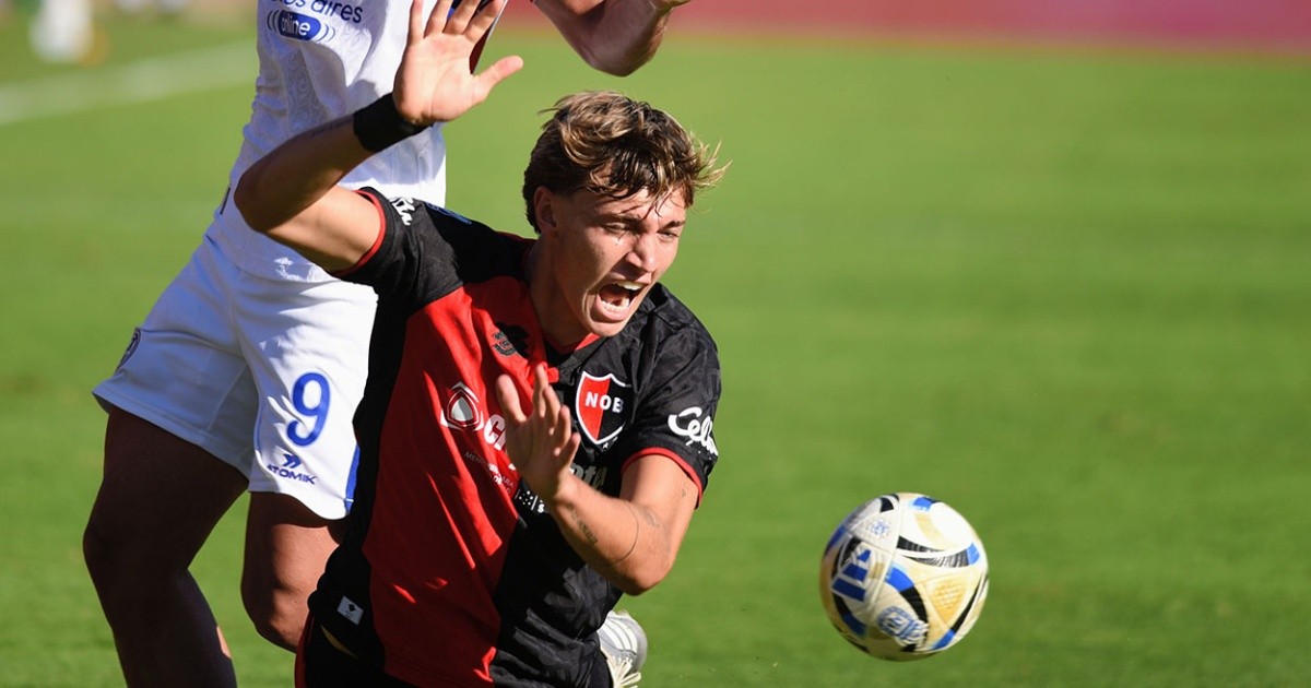 Newell's empató rápido ante Unión tras gol en contra revisado por VAR