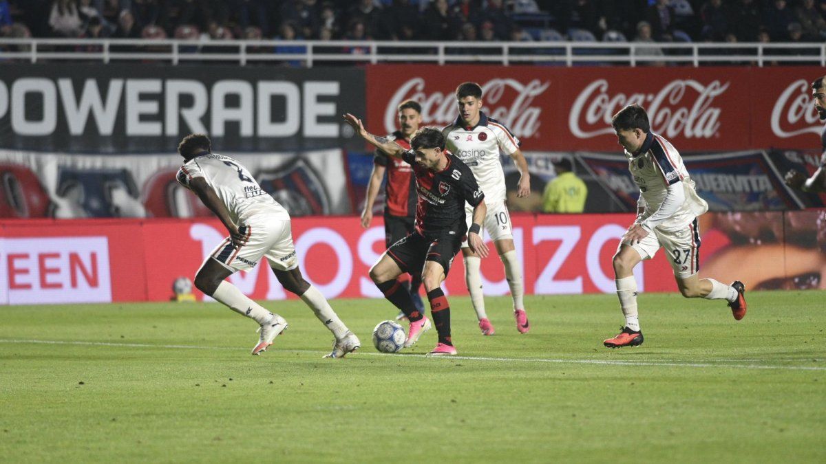 Newell's Rosario dejó a San Lorenzo a 3 puntos y se acerca a la fase final